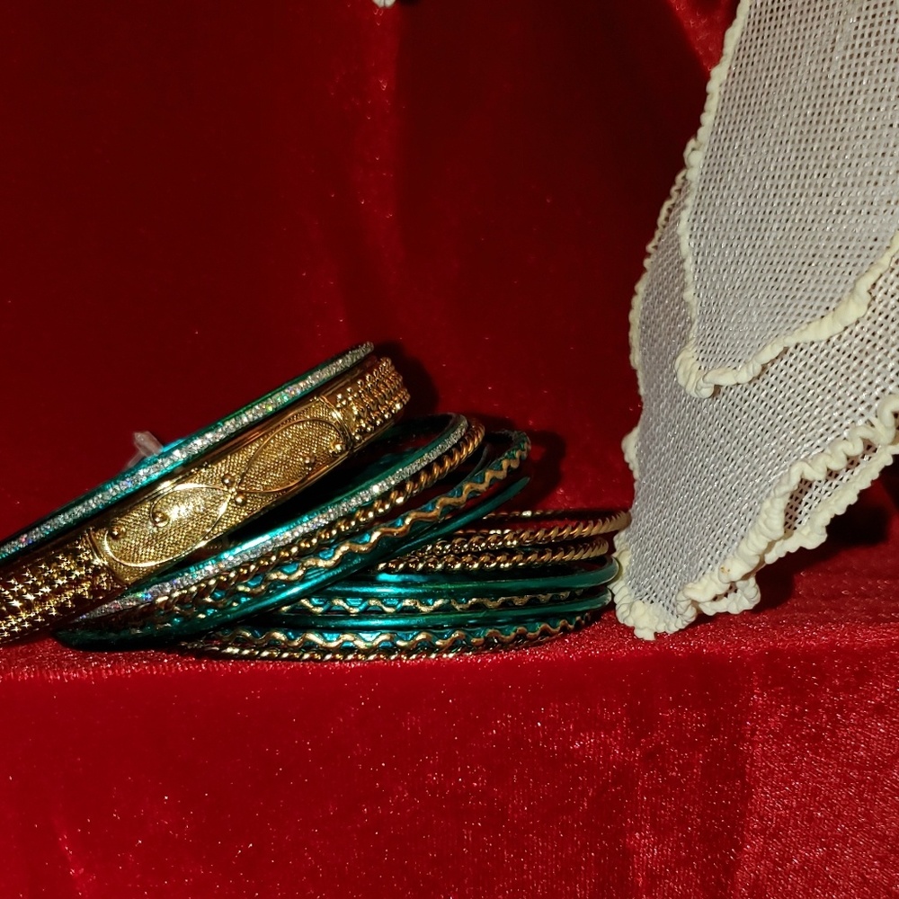 ❤ Bracelets (a little over 8 inches) ❤